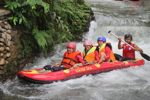 Outbound Bandung -Rafting Arung Jeram