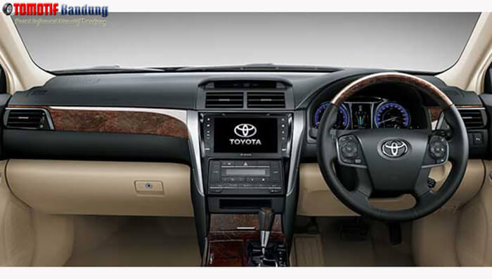 Interior Toyota Camry 2018