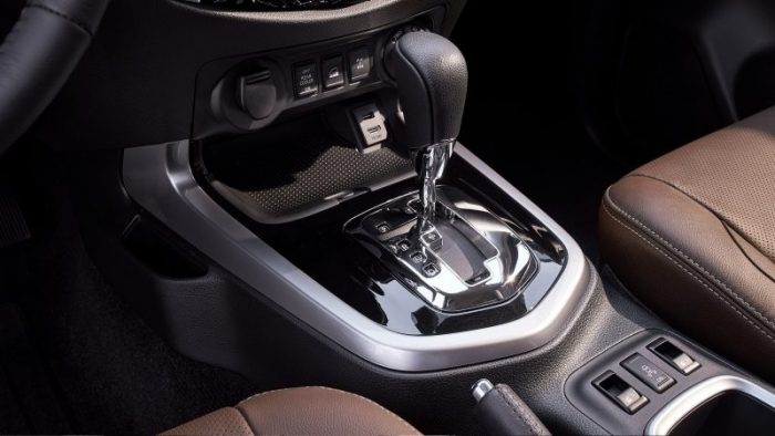 Transmisi Nissan Terra