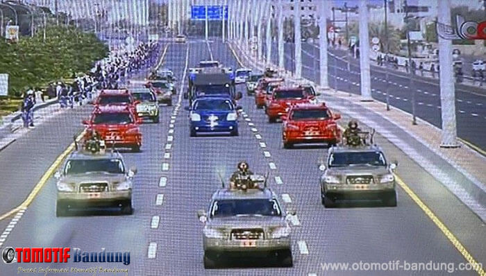 Iring-iringan yang Mengantarkan Mendiang Sultan Qaboos ke Pemakaman