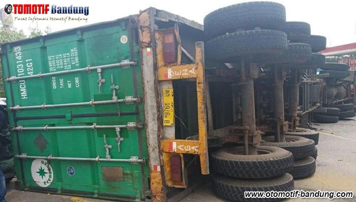 Tertimpa Truk di Rest Area Cipularang, Korban Cerita Keunggulan Mobilnya