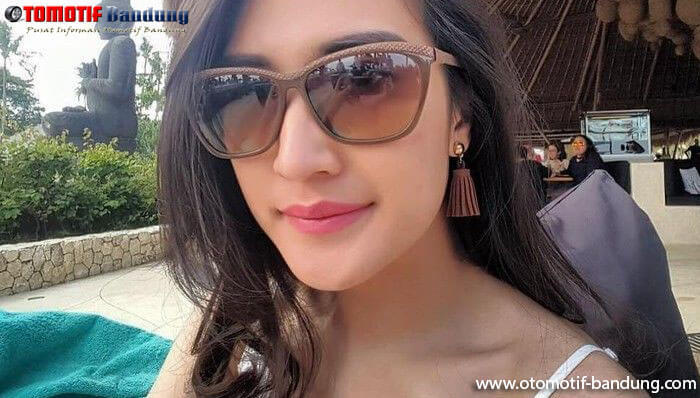 Tukang Tahu Goreng Cantik Ini Pernah Warnai Booth Lexus Lho!