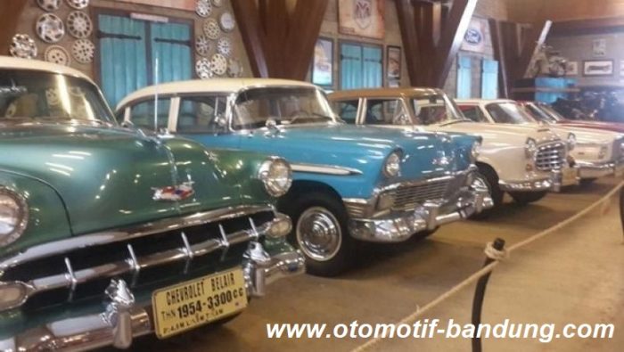 Tajir! Pria Ini Beli Bekas Gedung Mal Buat Pajang 225 Mobilnya