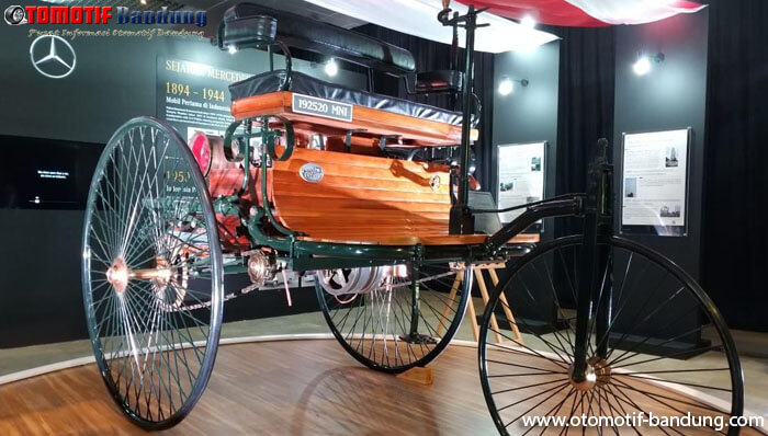 Cerita Mobil Pertama di Indonesia yang Dijuluki Kereta Setan