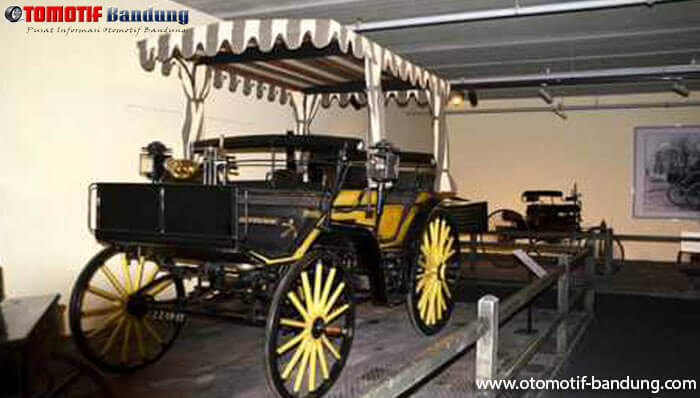 Orang Pertama di Indonesia yang Punya Mobil