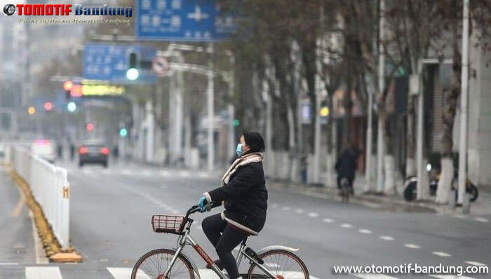 Perangi Virus Corona, Pabrik Mobil Wuling Produksi Masker
