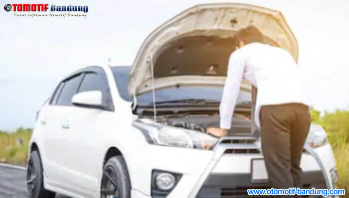 Tips Mengatasi Mobil Mogok di Tengah Jalan